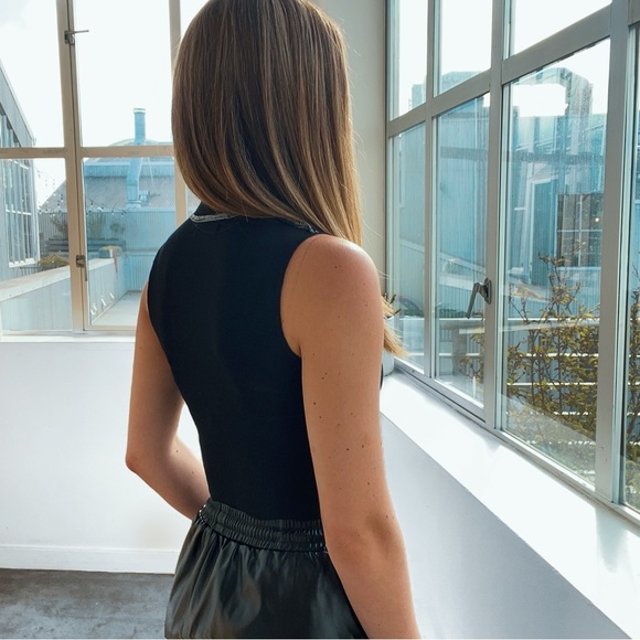 Black Exposed Seam Top - Picture 3 of 3